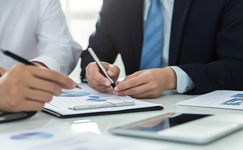 怎樣辦理道路運(yùn)輸許可證？