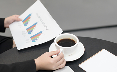 銀行開公戶時會有一些費用。如果你選擇上海作為注冊公司